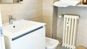 Doccia, asciugacapelli, asciugamani