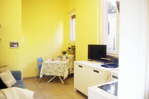 Smart TV, foosball - QuickHome - Appartamento Mazzini (Biella)