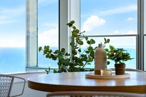 Interior - 4 Bedroom Beach in Surfers Paradise (Surfers Paradise)