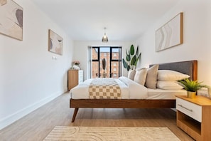 2 habitaciones, tabla de planchar con plancha, wifi y ropa de cama