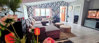 Charming 2-bedroom house in welcoming Västra Götalands län with AC, WiFi