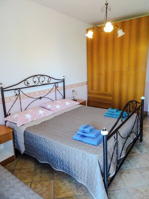 2 habitaciones, tabla de planchar con plancha y wifi gratis 