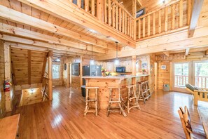 4 bedrooms - The Big Easy Spacious Mountain Retreat Hot Tub Deck Premier Location (Gatlinburg)