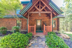 4 bedrooms - The Big Easy Spacious Mountain Retreat Hot Tub Deck Premier Location (Gatlinburg)