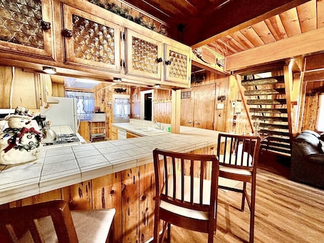 Interior. Quiet and family friendly 3-bedroom house with WiFi in Big Bear near slopes