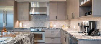 Luxe 3bdr Near Vail w/ Views Gym, Pool, Game Room Alpine Oasis at Frontgate