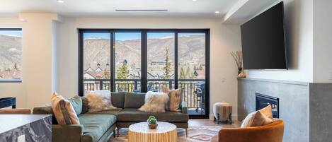 House (3 Bedrooms) | Front of property