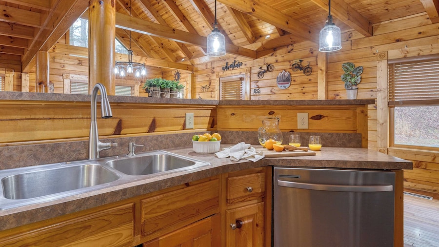 The Big Easy by Avantstay Hot Tub, Game Room, Spacious Deck Premier Location