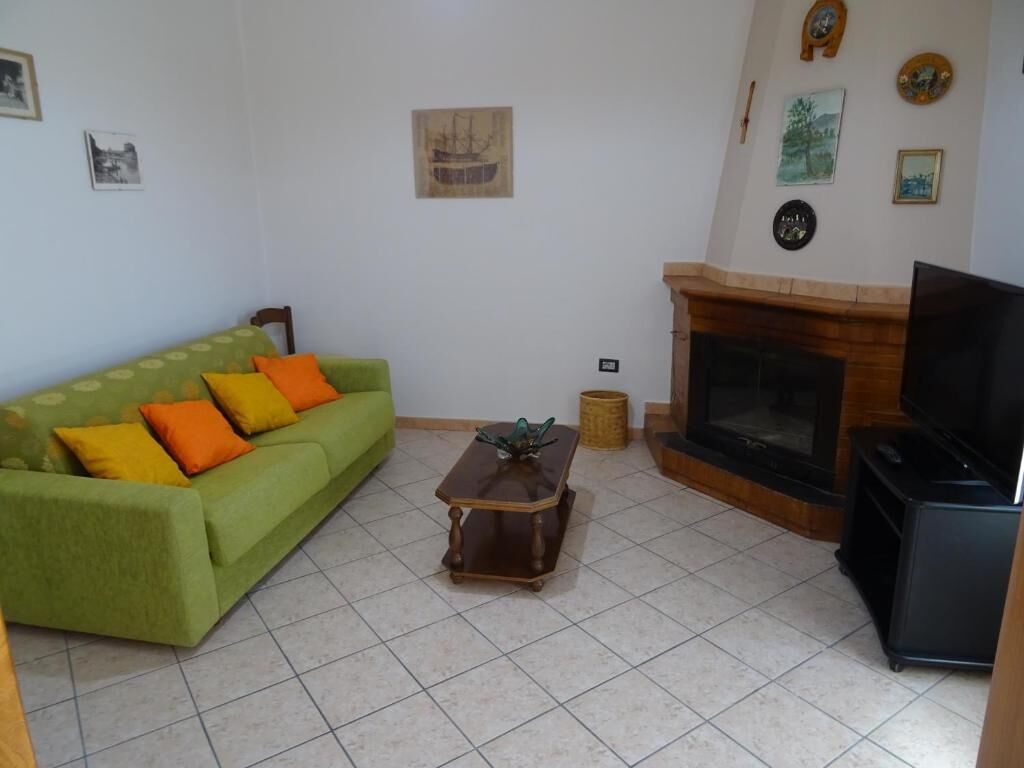 Apartment, Mountain View | Living area | 32-inch TV with cable channels