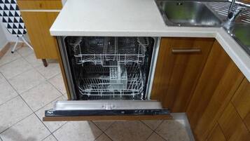 Departamento, vista a la montaña | Cocina privada | Cafetera y tetera