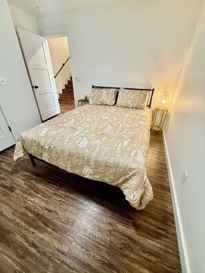 3 bedrooms, in-room safe, desk, iron/ironing board
