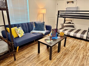 3 habitaciones, caja de seguridad en la habitación y escritorio 