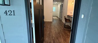 Spacious, private, and close to downtown Rogers, AR  & Trails