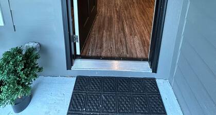 Spacious, private, and close to downtown Rogers, AR & Trails