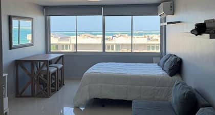 Studio condo on Playa Ocean Park, new kitchen/AC/WiFi, 5min walk to hotels/cafes