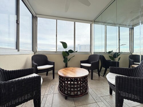 Downtown 3BD City View with Washer Dryer