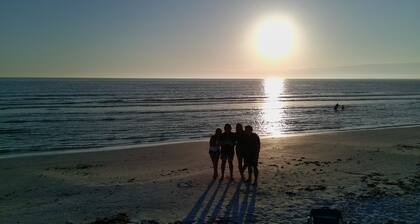 New Luxury Villa Home on Championship Golf Course. High speed WiFi AC