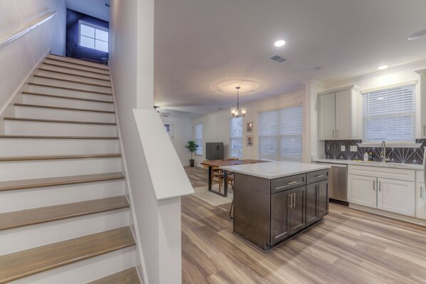 Interior - Sleek NEW Townhome - Gated Pkng, Close 2 DT (Memphis)