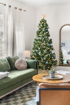 Smart TV, fireplace, table football, ping pong