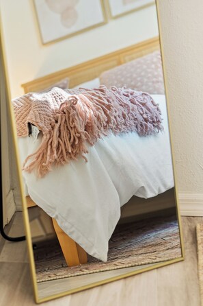 5 bedrooms, in-room safe, desk, iron/ironing board
