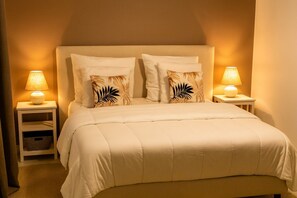 5 Schlafzimmer, Zimmersafe, Schreibtisch, Bügeleisen/Bügelbrett