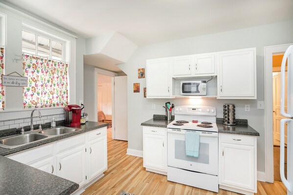 Microwave, oven, stovetop, dishwasher