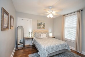 3 habitaciones, tabla de planchar con plancha, wifi y ropa de cama