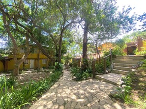 Vista frontal de la propiedad