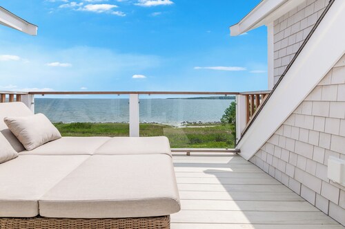 BAYVIEW New! 3BR/3 FB Sandy Beachfront Oasis w/ views over Buzzards Bay to Cape!