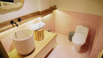 Jabón, champú y papel higiénico