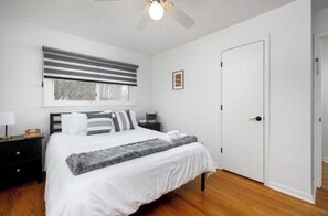 4 quartos, escrivaninha, Wi-Fi, roupa de cama