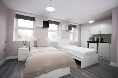 Superior Twin Room, Multiple Beds, Kitchenette | Desk, laptop workspace, blackout drapes, soundproofing