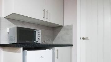 Superior-Zweibettzimmer, Mehrere Betten, Kochnische | Schreibtisch, laptopgeeigneter Arbeitsplatz, Verdunkelungsvorhänge