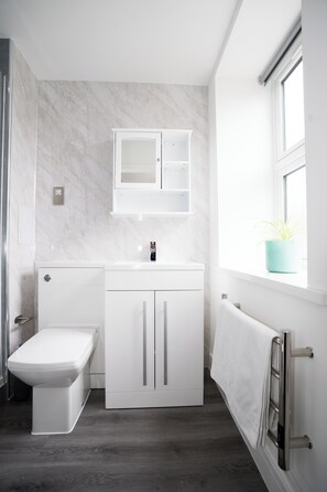 Ducha, artículos de tocador ecológicos, toallas, jabón