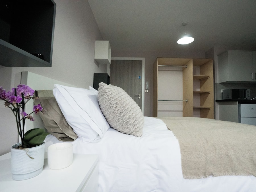 Superior tweepersoonskamer, 1 kingsize bed, kitchenette | Een bureau, een laptopwerkplek, verduisterende gordijnen