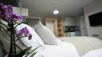 Superior Double Room, 1 King Bed, Kitchenette | Desk, laptop workspace, blackout drapes, soundproofing