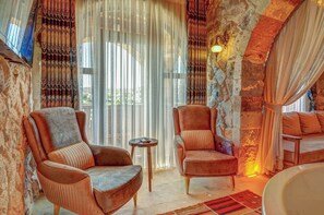 43-inch Smart TV with satellite channels, heated floors