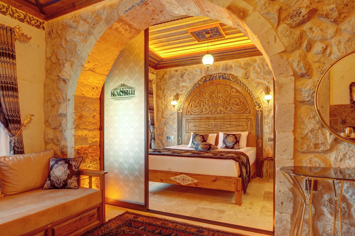 Suíte luxo, sacada, vista para o vale | 1 quarto, roupas de cama premium, cofres nos quartos, cortinas blackout