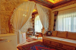 Deluxe Suite, Balcony, Valley View | Living area | 43-inch Smart TV with satellite channels, heated floors - Kasr-ı Kapadokya Cave Suites (Ürgüp)