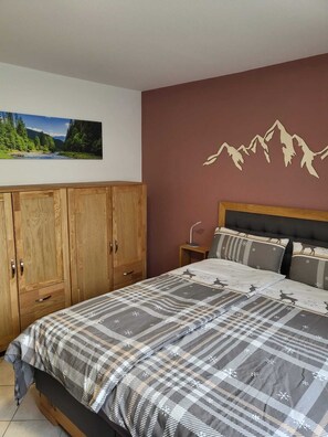 1 Schlafzimmer, Schreibtisch, Reisekinderbett, kostenloses WLAN