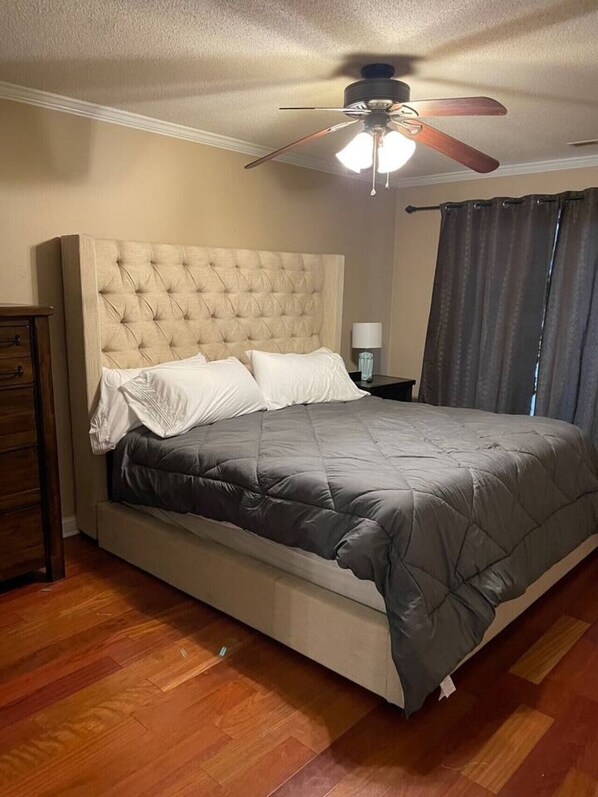 2 Schlafzimmer, Schreibtisch, Bügeleisen/Bügelbrett, WLAN