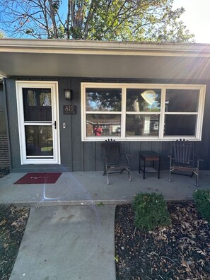 Terrace/patio - 3 Bedroom 1 Bath Pet Friendly 5 min to MU (Columbia)