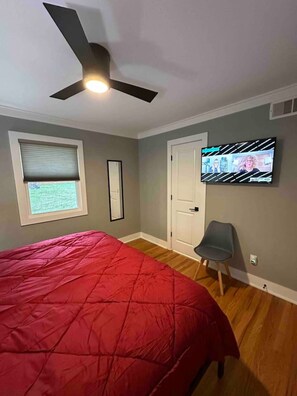 3 bedrooms, desk, iron/ironing board, WiFi - 3 Bedroom 1 Bath Pet Friendly 5 min to MU (Columbia)