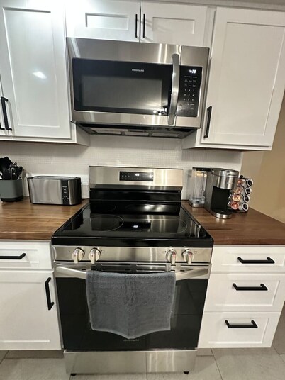 3 Bed 1.5 Bath Pet Friendly Apt