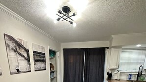 Dining - 3 Bed 1.5 Bath Pet Friendly Apt (Columbia)