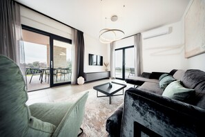 Smart TV, videogiochi, libri, impianto stereo