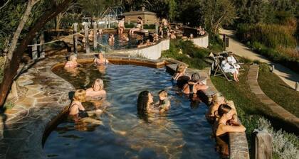100m to the beach 9min to Hot Springs Pet Friendly, 100m to the beach 9min to Hot Springs Pet Friend