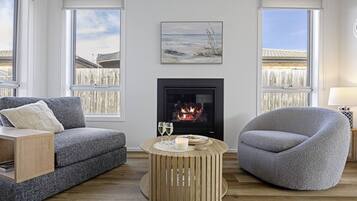 TV, fireplace, stereo