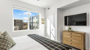 2 bedrooms, iron/ironing board, travel crib, free WiFi