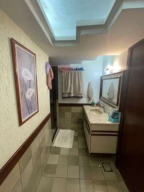 Dusche, Handtücher, Toilettenpapier